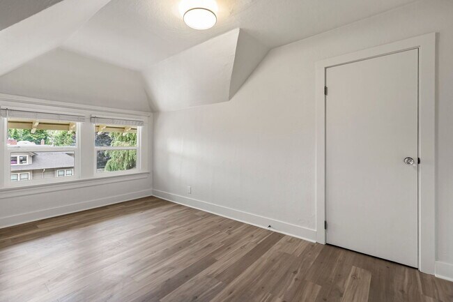 Building Photo - 1231 NW 25th Ave