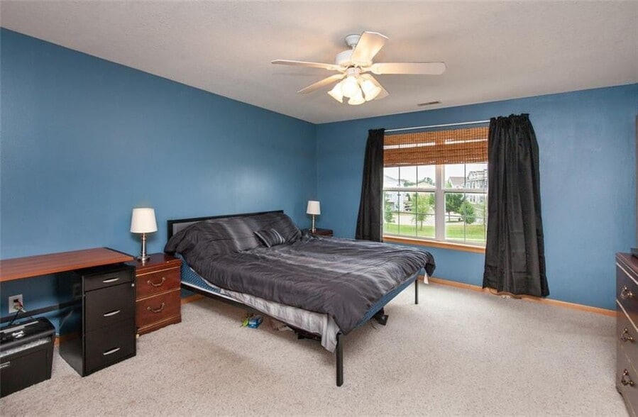 Building Photo - 1012 NE Kamies Ln