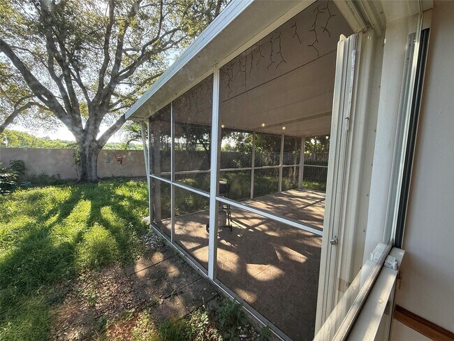 Building Photo - 2633 Bogota Ave