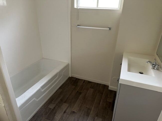 Building Photo - Newly Renovated Home in Washington Terrace...