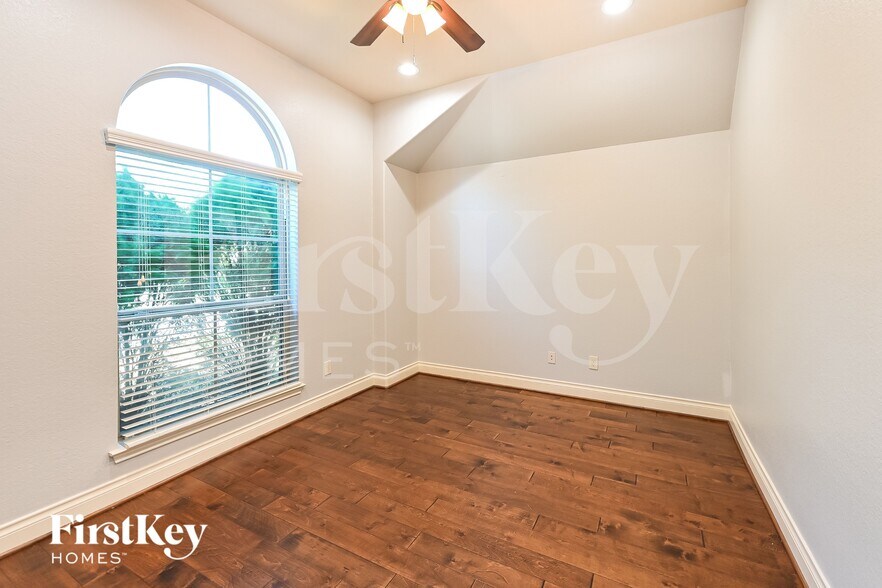 Building Photo - 18631 Minden Oaks Dr