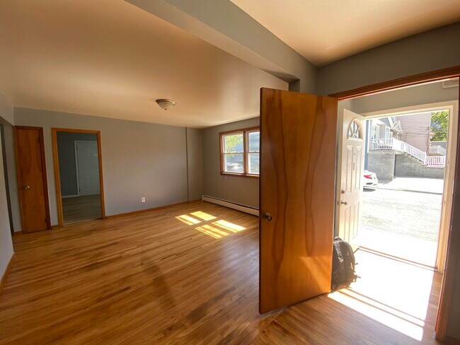 Building Photo - 468 Avenue A