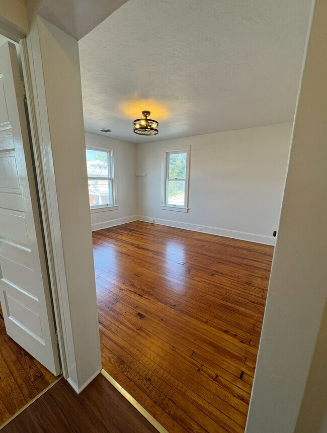 Primary Photo - 237 W Chestnut St