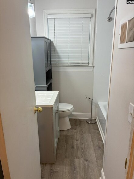 Building Photo - 617 Holland Cir