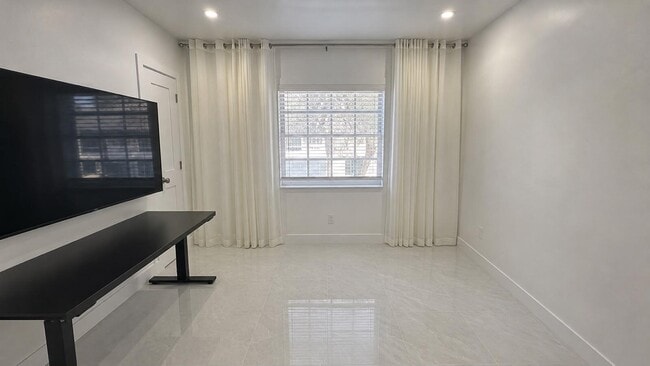 Building Photo - 6249 Bay Club Dr