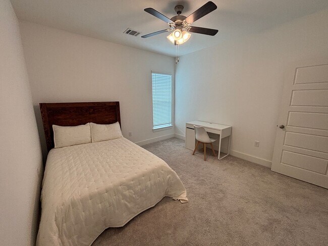 Building Photo - 1117 Briar Gate