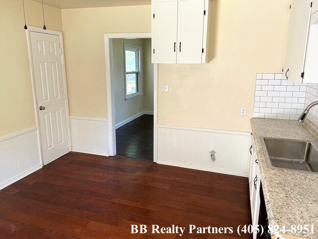 Building Photo - 3528 E 29th St