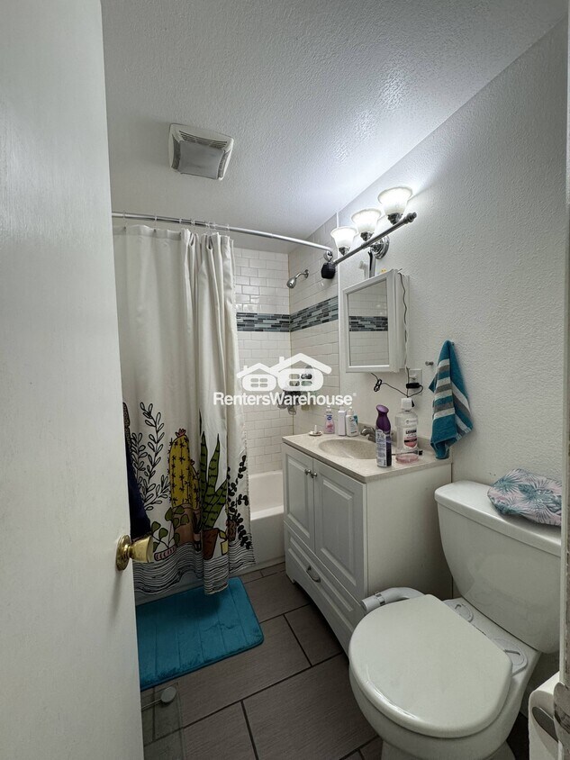 Building Photo - 8281 Solana Dr