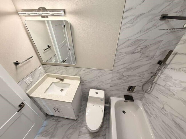 Building Photo - 2 Slate Wood Ct