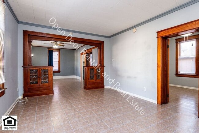 Building Photo - 928 Putnam St