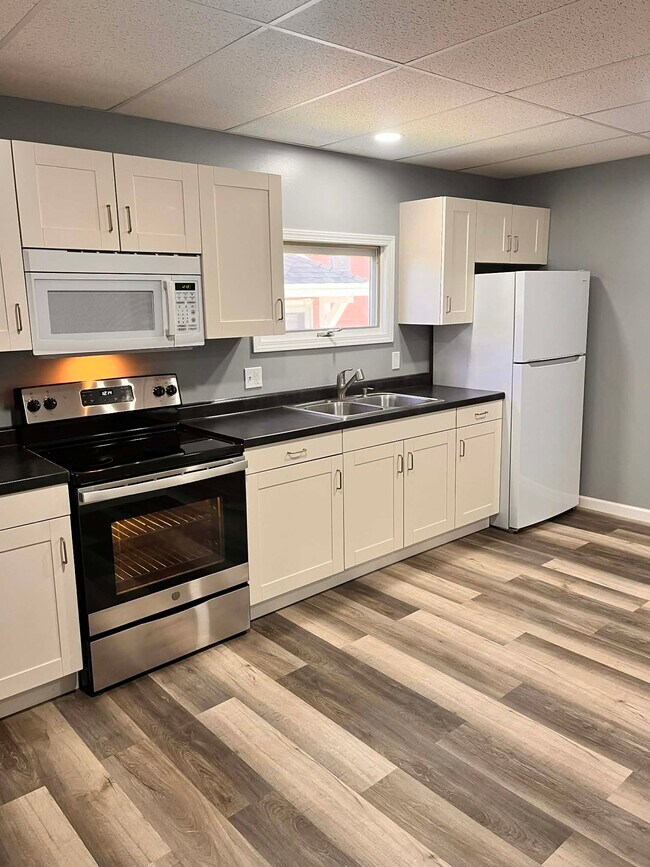 Building Photo - Newcomerstown Quad