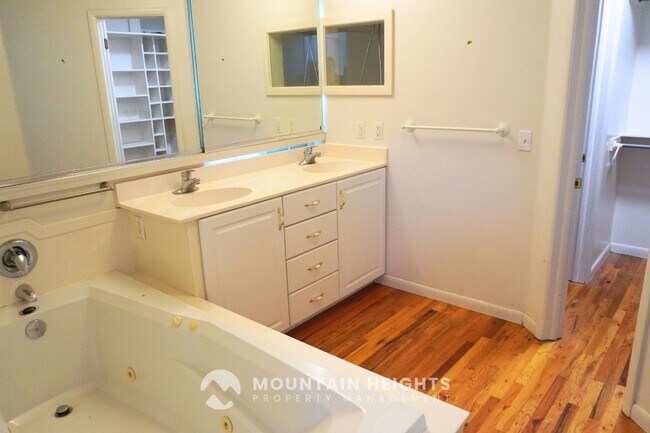 Building Photo - 2784 E Delsa Dr