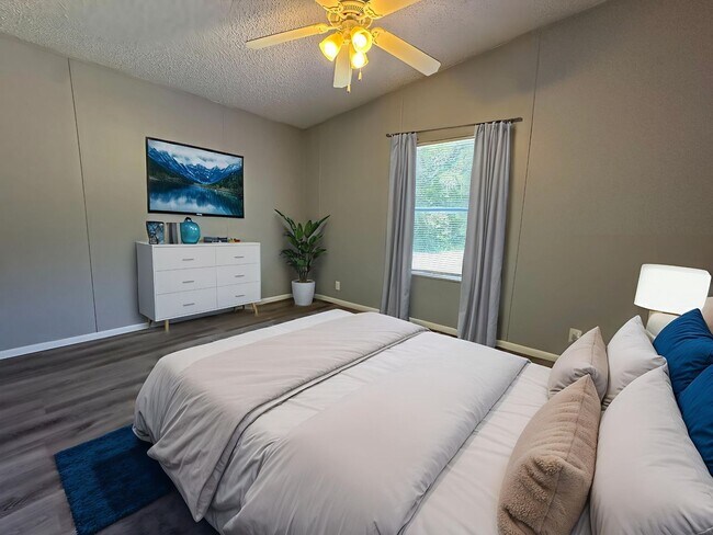 Building Photo - Privacy and Space in this 3/2 Home at the ...