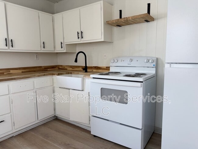 Building Photo - 3036 Louise Ln