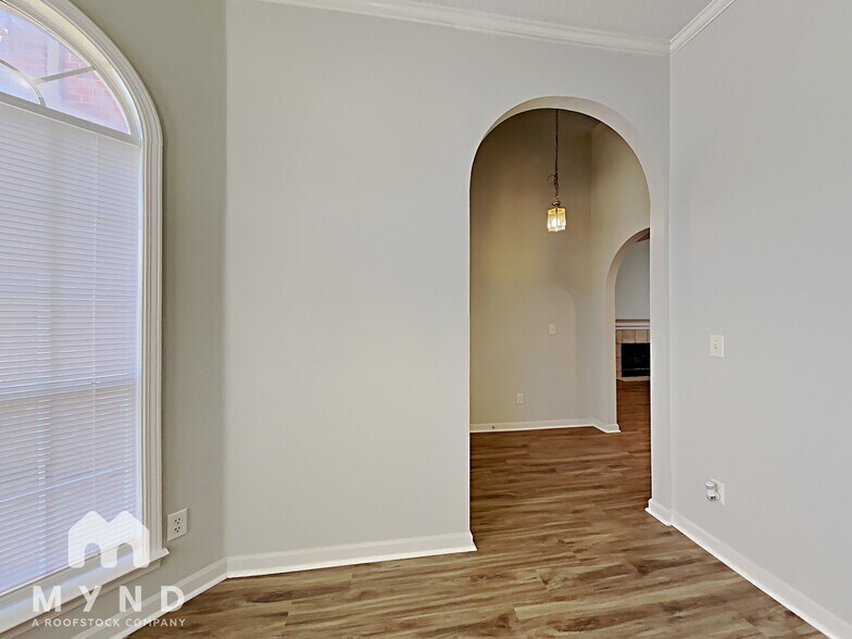 Building Photo - 4811 Migaldi Dr