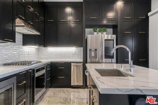 Building Photo - 20818 Bur Oak Cir