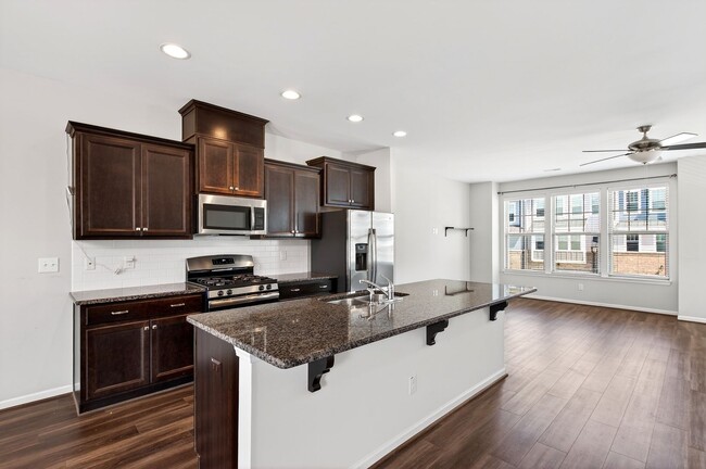 Building Photo - ***Pending*** Beautiful 4BR End-Unit Townhome in Prime Apex Location!