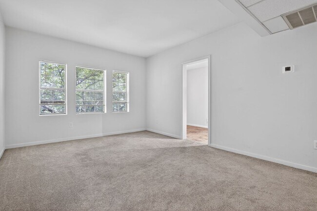 Building Photo - Simply Beautiful, Spacious 2 Bd/1Bth Condo on 50 acres of parklike setting w/ winding paths!