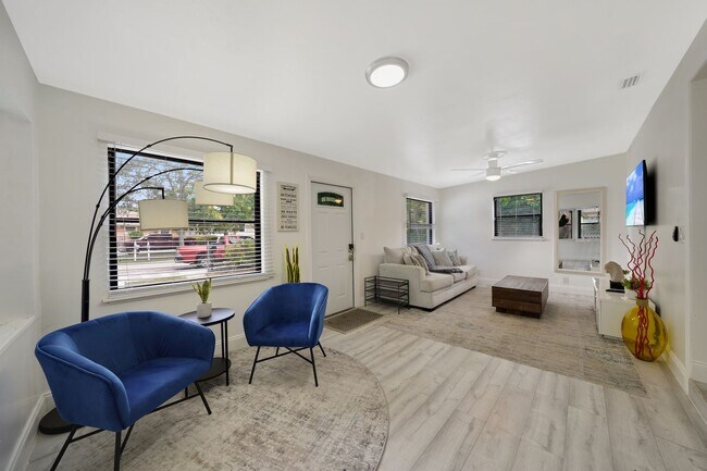 Building Photo - Furnished House in Hollywood Florida - Jun...