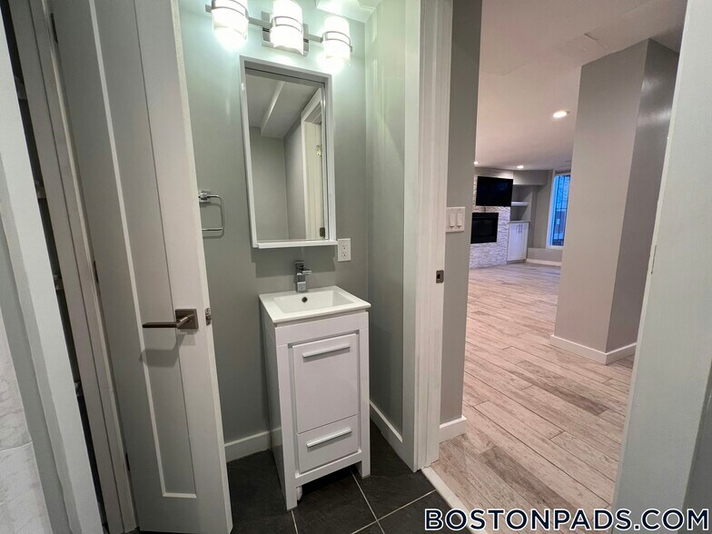 Building Photo - 469 Massachusetts Ave