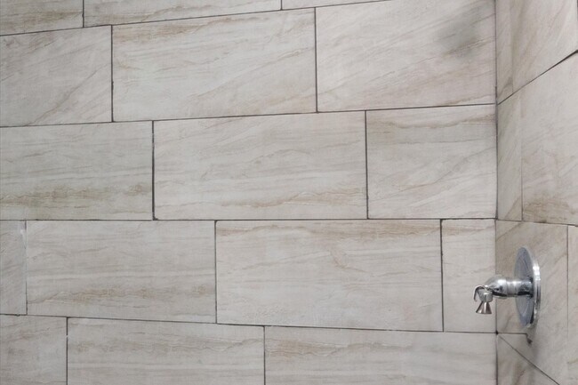 Building Photo - 527 Maple St