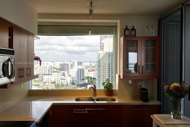 Building Photo - 1541 Brickell Ave