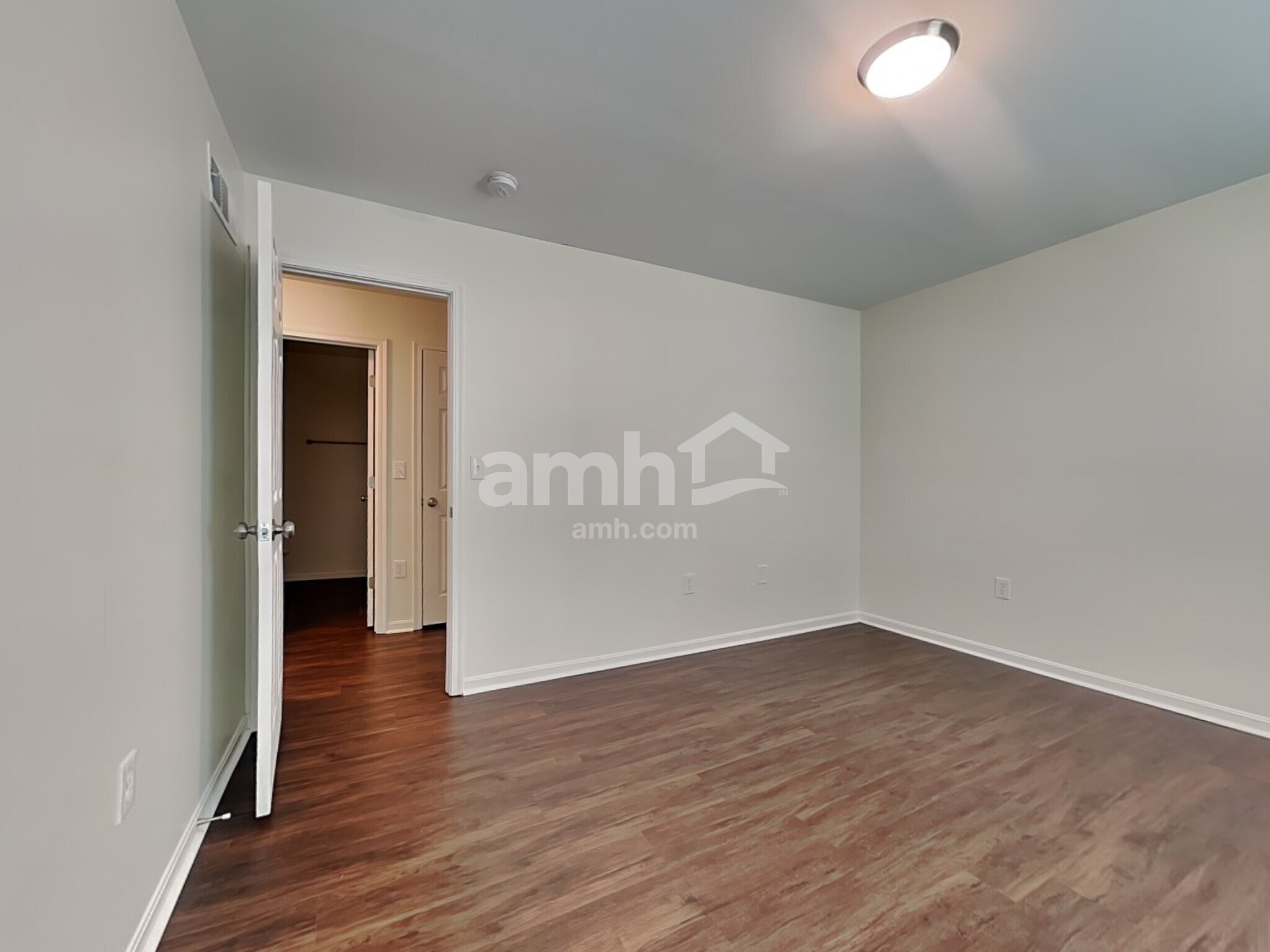 Building Photo - 2113 Lynwood Pl