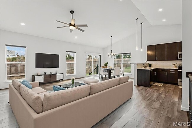 Building Photo - 168 Hidden Bluffs Dr