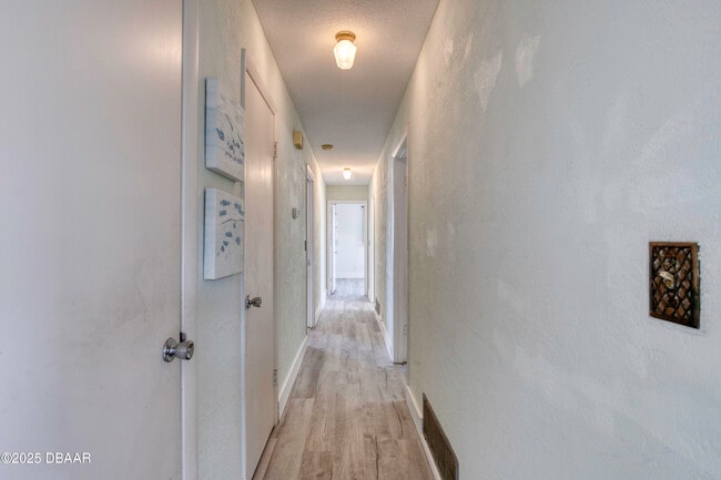 Building Photo - 3041 N Oleander Ave