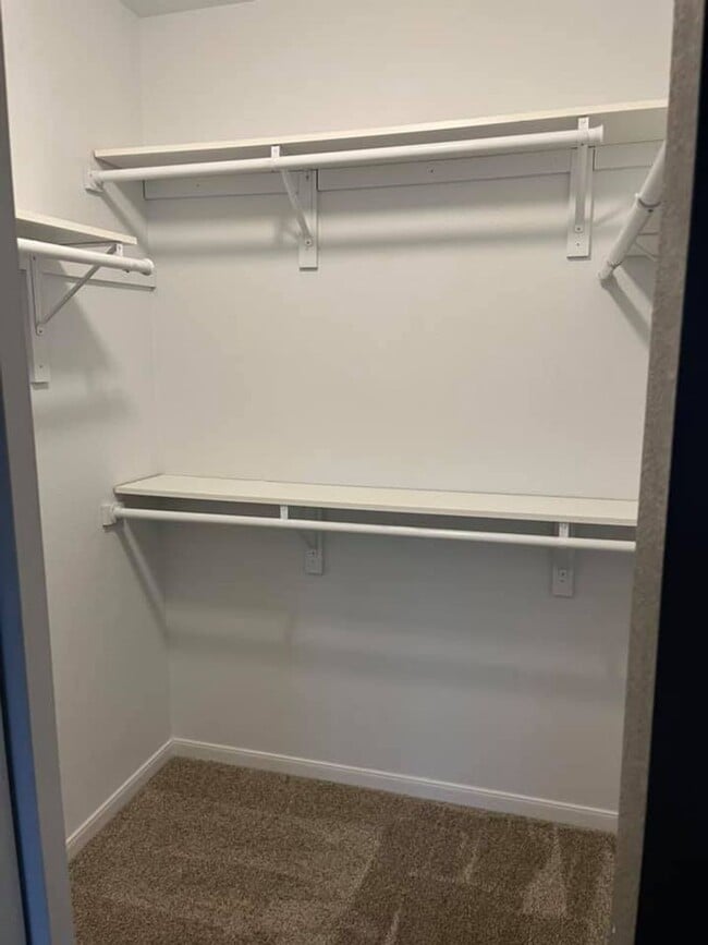 Building Photo - Great 2 bedroom/2bath condo- 3rd floor with loft! 1 car garage! Flexible Move in Date! -$250 off ...