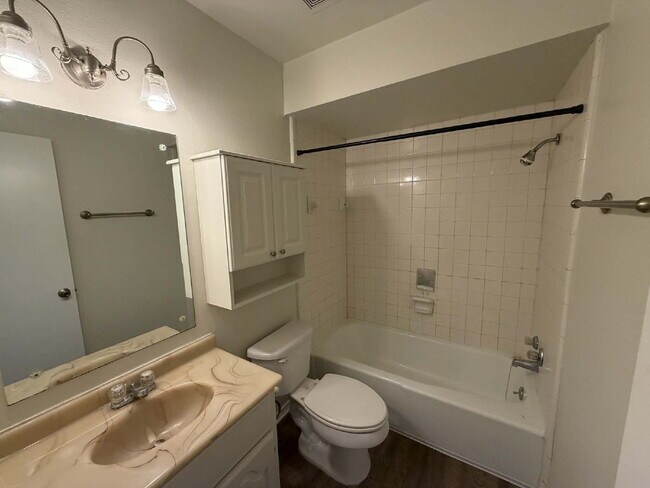 Building Photo - 1708 S 5th St