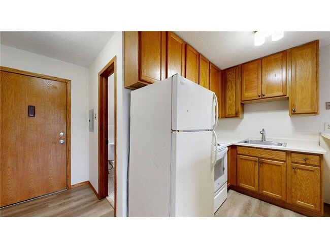 Building Photo - 2216 Pleasant Ave