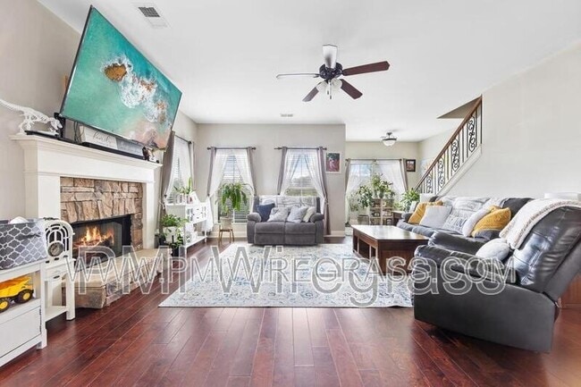 Building Photo - 87 Freedom Heights