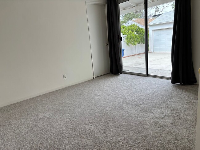 Building Photo - Charming Sherman Oaks Home!