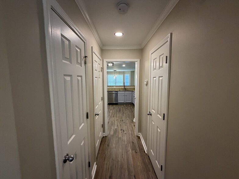 Entrance hall way to the kitchen - 3315 Watson Gate Rd