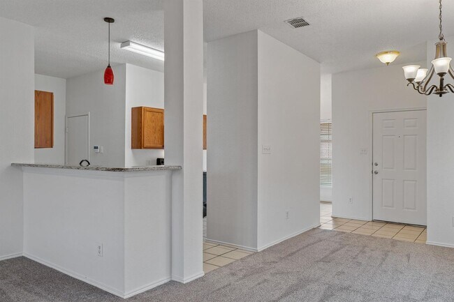 Building Photo - With easy access to the main stops in Forn...