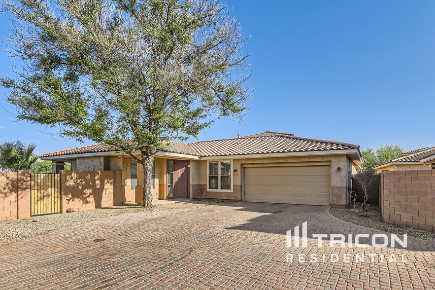 Building Photo - 13574 W Cypress St