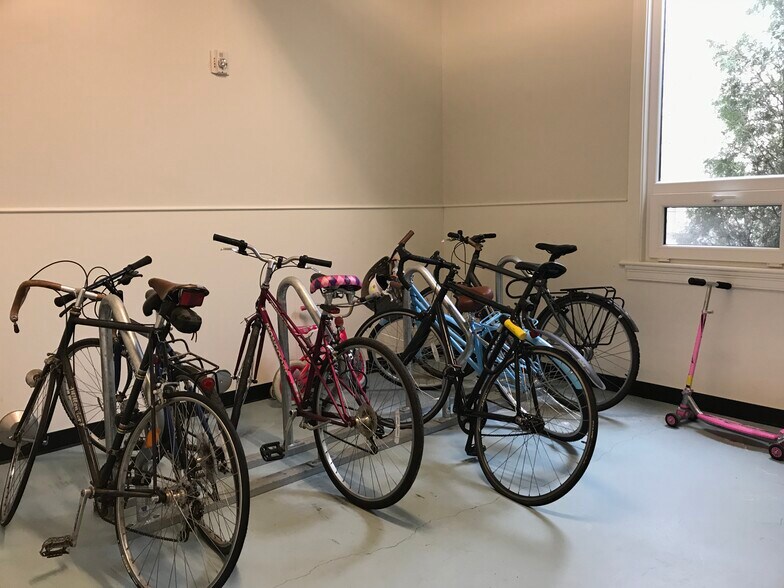 Building Photo - 168 Hampshire St