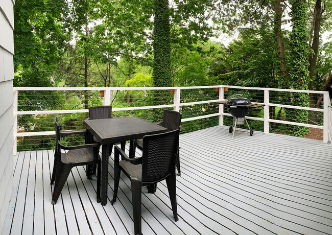 Building Photo - 33 Evergreen Rd