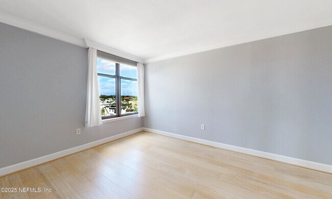 Building Photo - 2100 Ocean Dr S