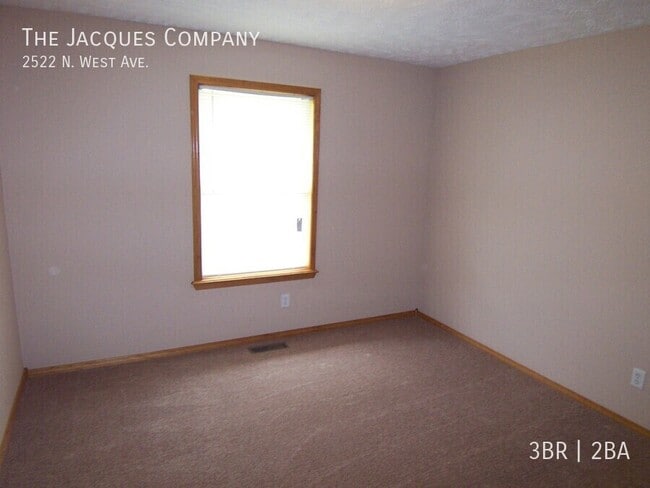 Building Photo - 2522 N West Ave