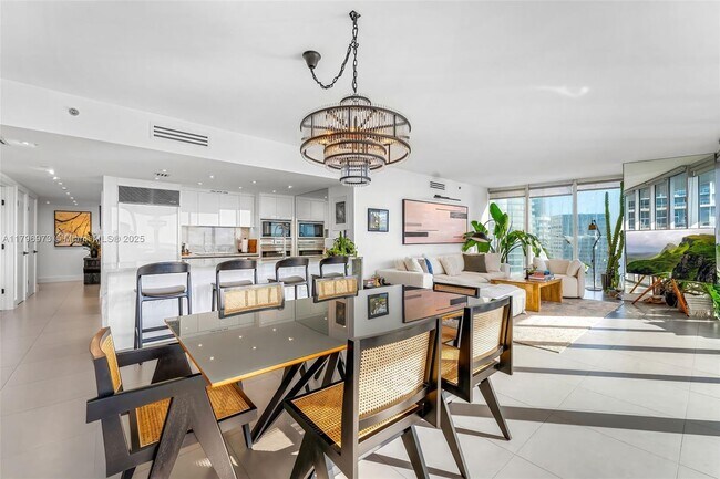 Building Photo - 465 Brickell Ave