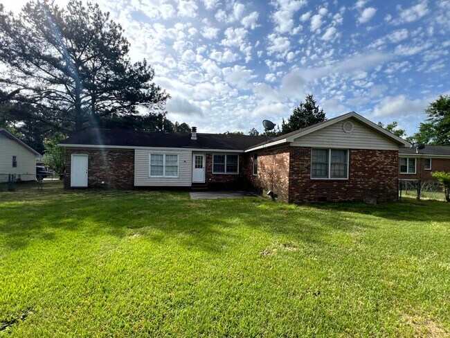 Building Photo - 109 Deerfield Dr