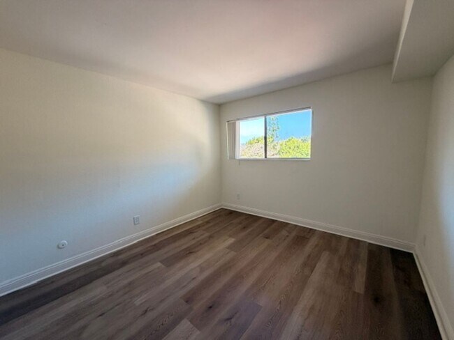 Building Photo - Spacious 2 Bedroom 2 Bathroom Condo with Large Balcony in Mission Valley