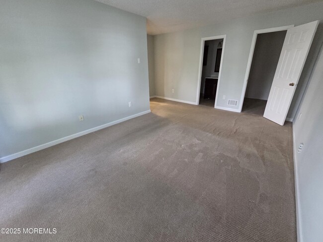 Building Photo - 277 Tulip Ln