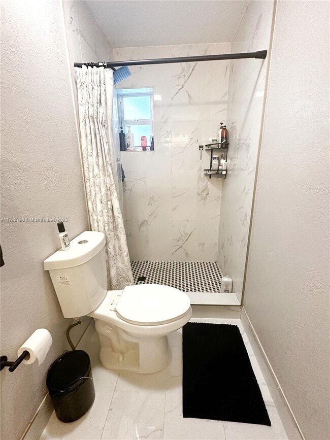 Building Photo - 3 bedroom in Hollywood FL 33024