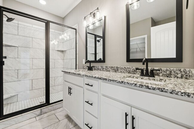 Building Photo - 3 Bedroom 2 1/2 Bathroom Home!!