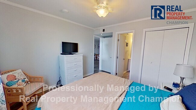 Building Photo - Year Round Fully Furnished Ocean View Condo on Carolina Beach