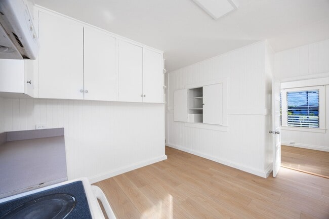 Building Photo - Newly Renovated Waialua Home on 1 Acre w/ Mountain Views – Pets Welcome