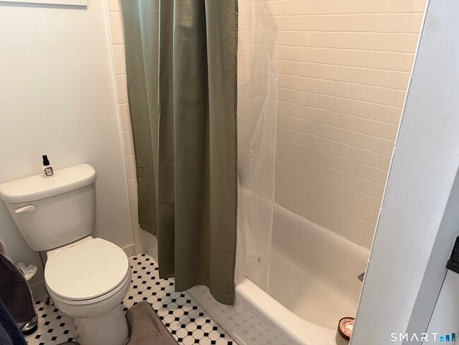 Building Photo - 17 Oenoke Pl